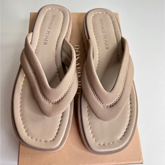 Donald Pliner Barbera Crepe Elastic Light Taupe Lug Sole Thong Flip Flops W 7.5 - Picture 2 of 12